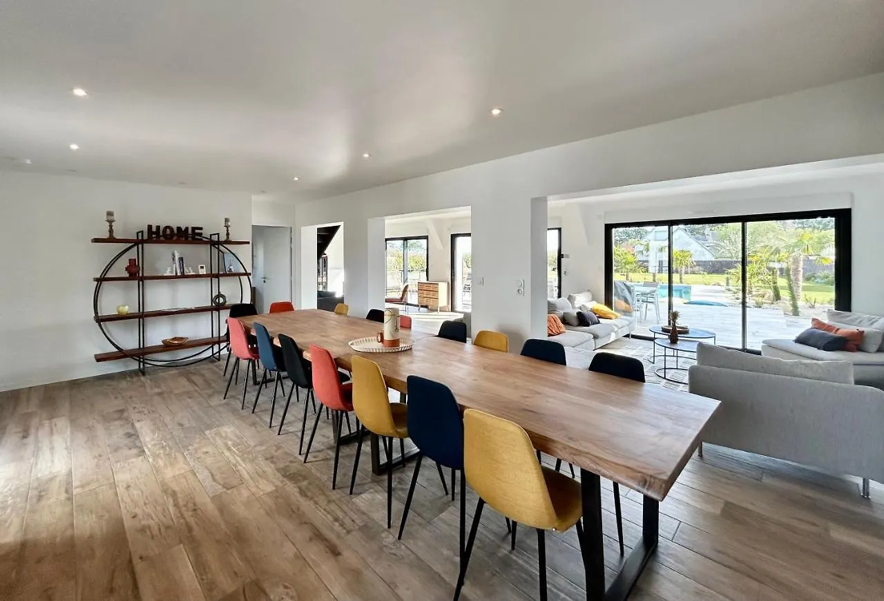Superbe Villa Tout Confort Avec Piscine Chauffee Er Couverte Et Spa A 2 Pas De La Plage Fouesnant