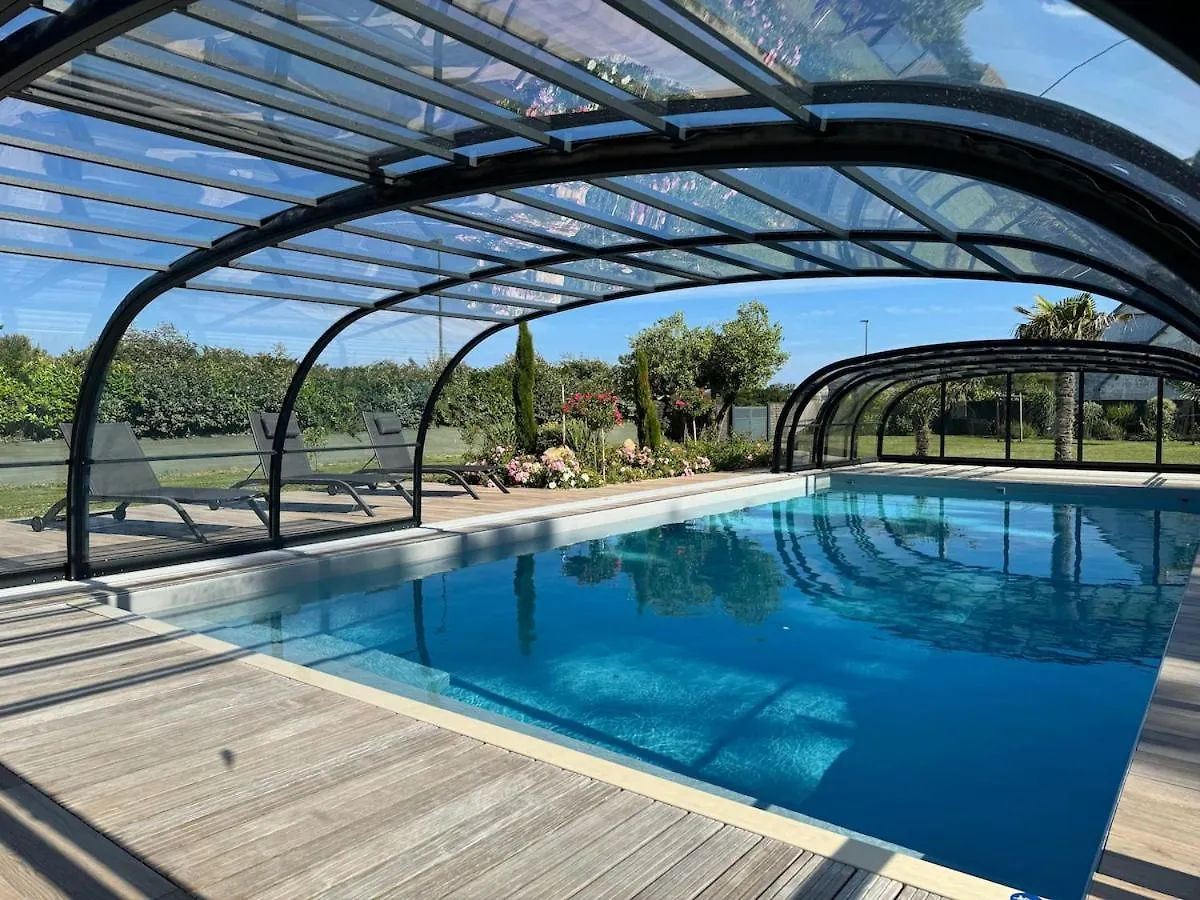 Superbe Villa Tout Confort Avec Piscine Chauffee Er Couverte Et Spa A 2 Pas De La Plage Fouesnant