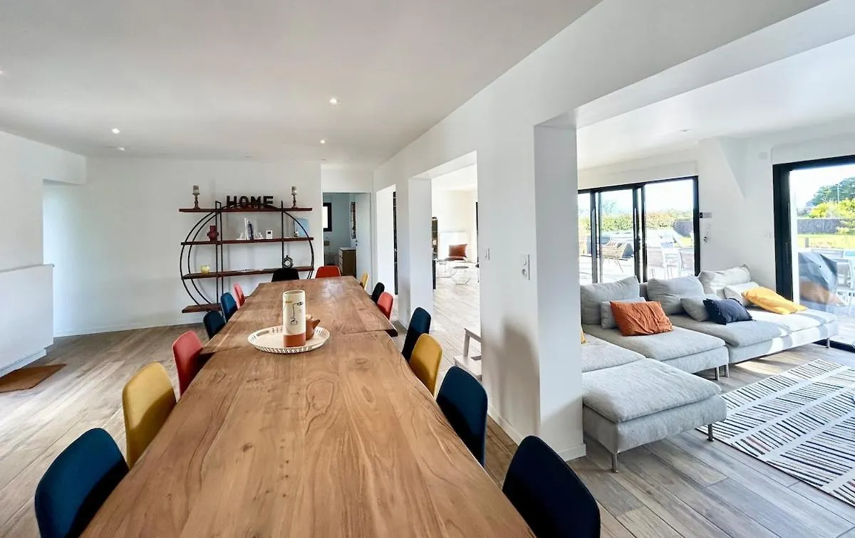 Superbe Villa Tout Confort Avec Piscine Chauffee Er Couverte Et Spa A 2 Pas De La Plage Fouesnant
