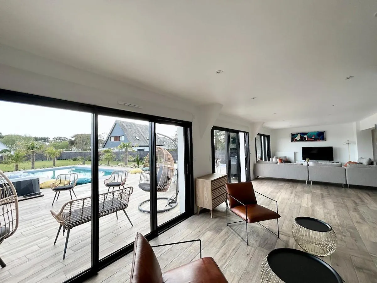 Superbe Villa Tout Confort Avec Piscine Chauffee Er Couverte Et Spa A 2 Pas De La Plage Fouesnant